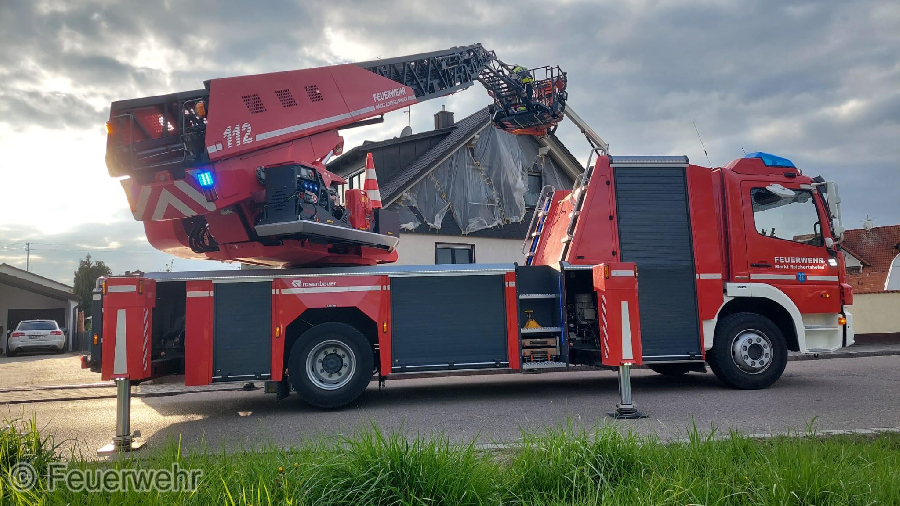 Absturzgefährdete Personen (Person droht zu springen) Absturzgefährdete Personen (Person droht zu springen)